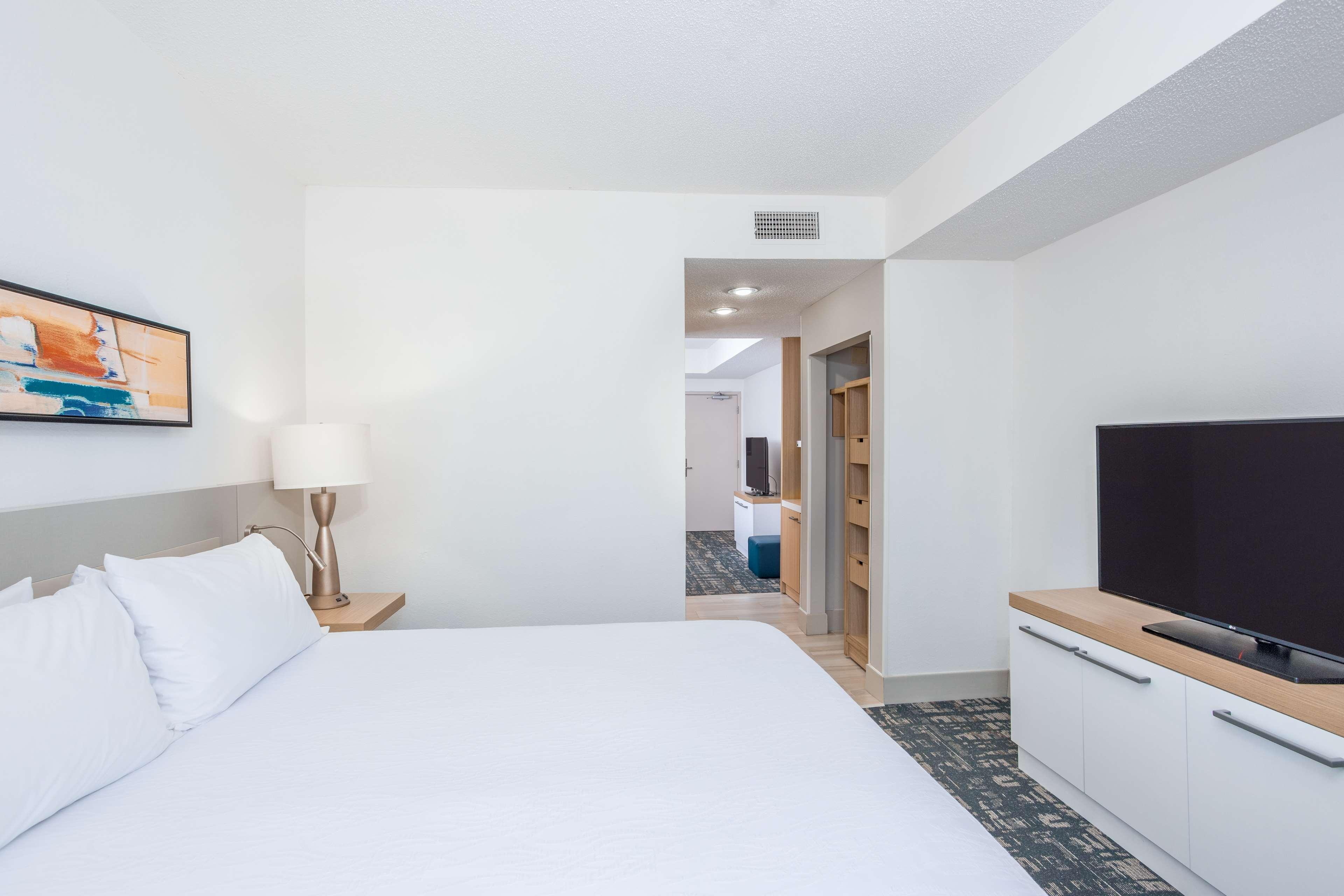 Hilton Garden Inn Cincinnati/Sharonville Exterior photo
